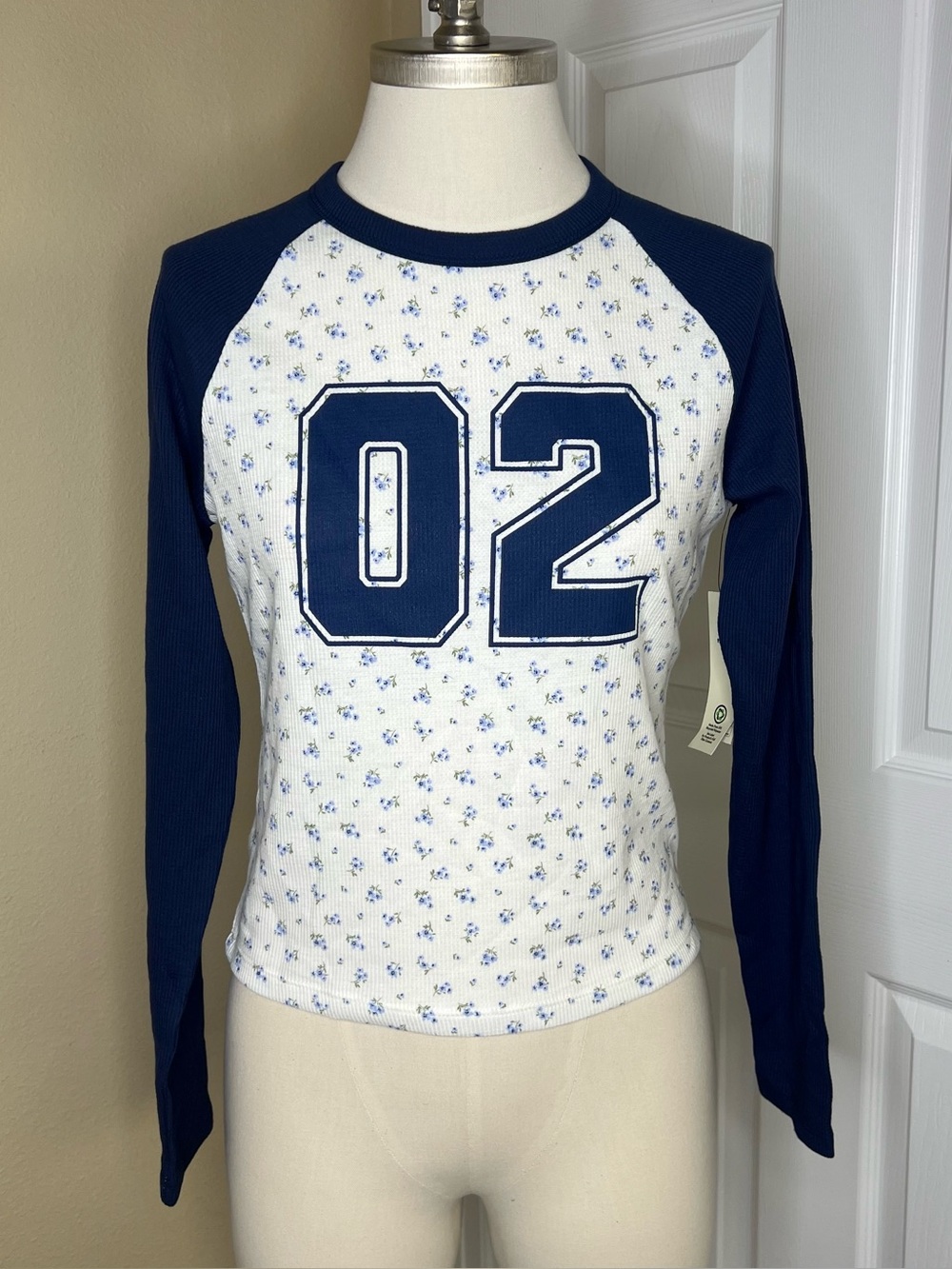 No Boundaries Navy & White Long-Sleeve Raglan Tee with '02' Graphic